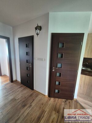 Na prenájom 3-izb.byt ul. S. H. Vajanského Nové Zámky. — foto 5