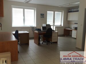  Bratislava-Petržalka Na predaj administratívne /nebytové/ priestory, kancelária. — foto 1