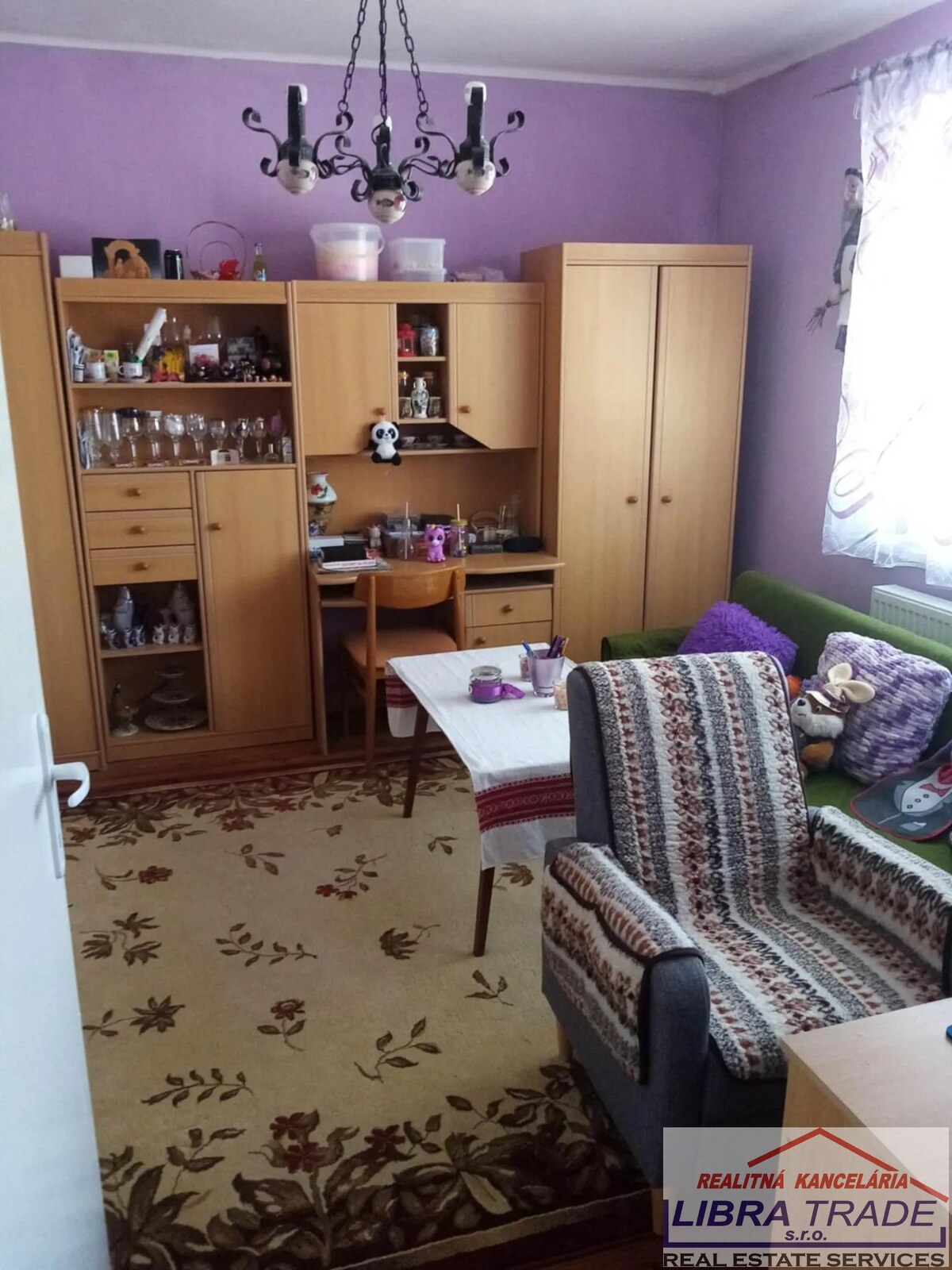 PREDAJ - Čiastočne prerobený 5 izbový poschodový rodinný dom so záhradou a garážou v obci IŽA — foto 13