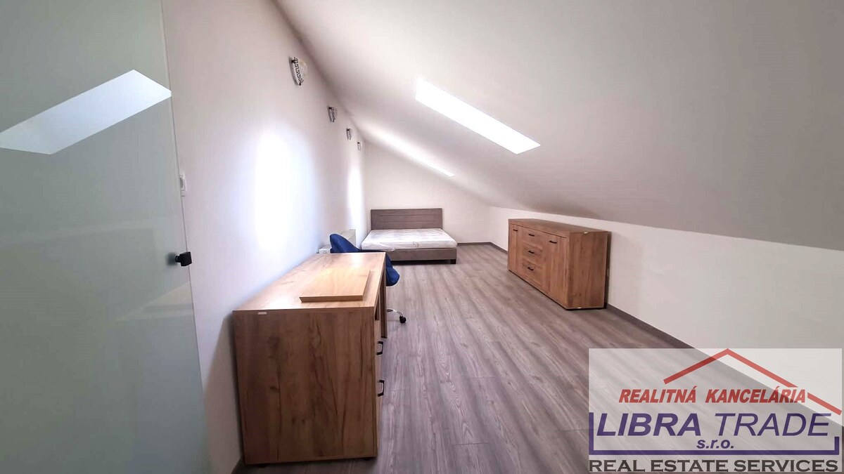 PREDAJ - Kompletne prerobený 4 izbový rodinný dom v CENTRE Komárna pamiatková zóna VÝHODNÝ KÚPA!  — foto 20