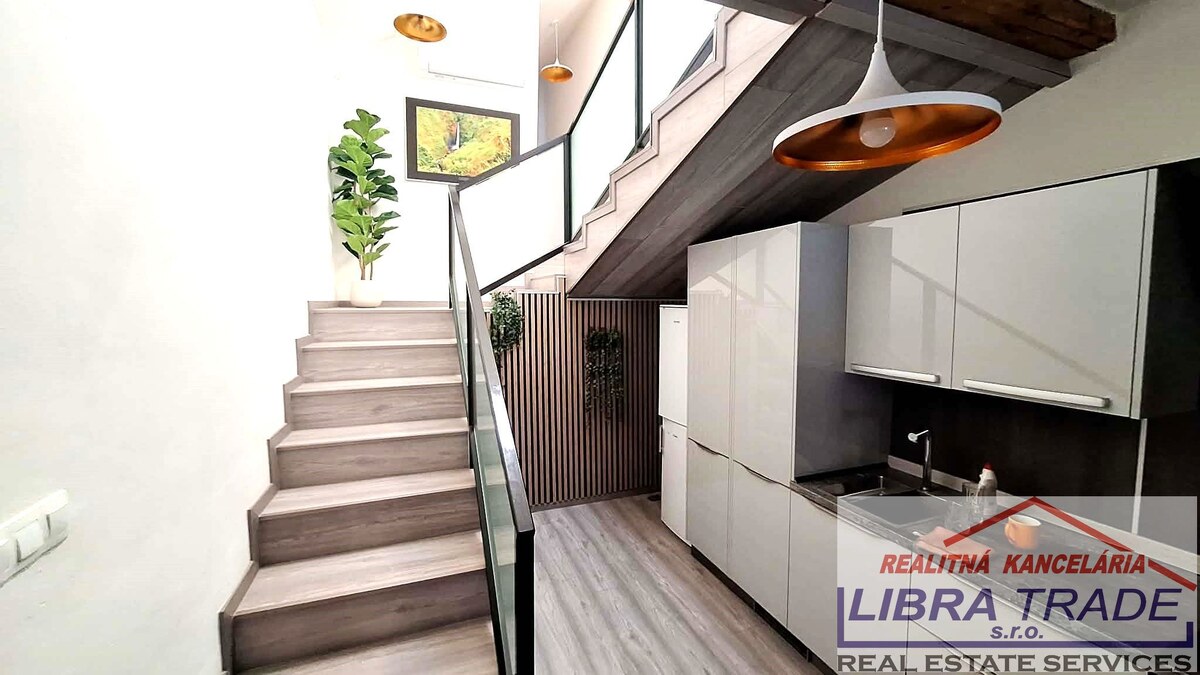 PREDAJ - Kompletne prerobený 4 izbový rodinný dom v CENTRE Komárna pamiatková zóna VÝHODNÝ KÚPA!  — foto 3