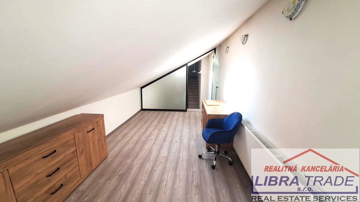 PREDAJ - Kompletne prerobený 4 izbový rodinný dom v CENTRE Komárna pamiatková zóna VÝHODNÝ KÚPA!  — foto 21