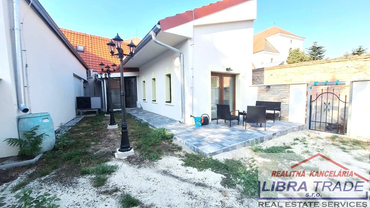 PREDAJ - Kompletne prerobený 4 izbový rodinný dom v CENTRE Komárna pamiatková zóna VÝHODNÝ KÚPA!  — foto 26