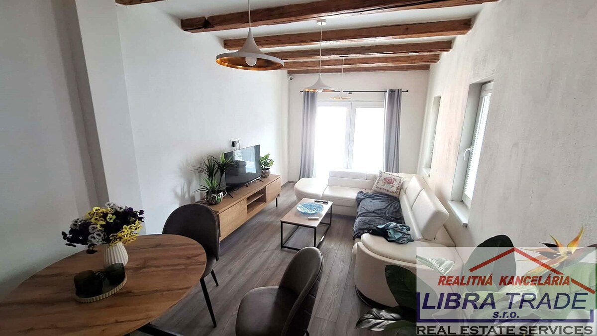 PREDAJ - Kompletne prerobený 4 izbový rodinný dom v CENTRE Komárna pamiatková zóna VÝHODNÝ KÚPA!  — foto 6