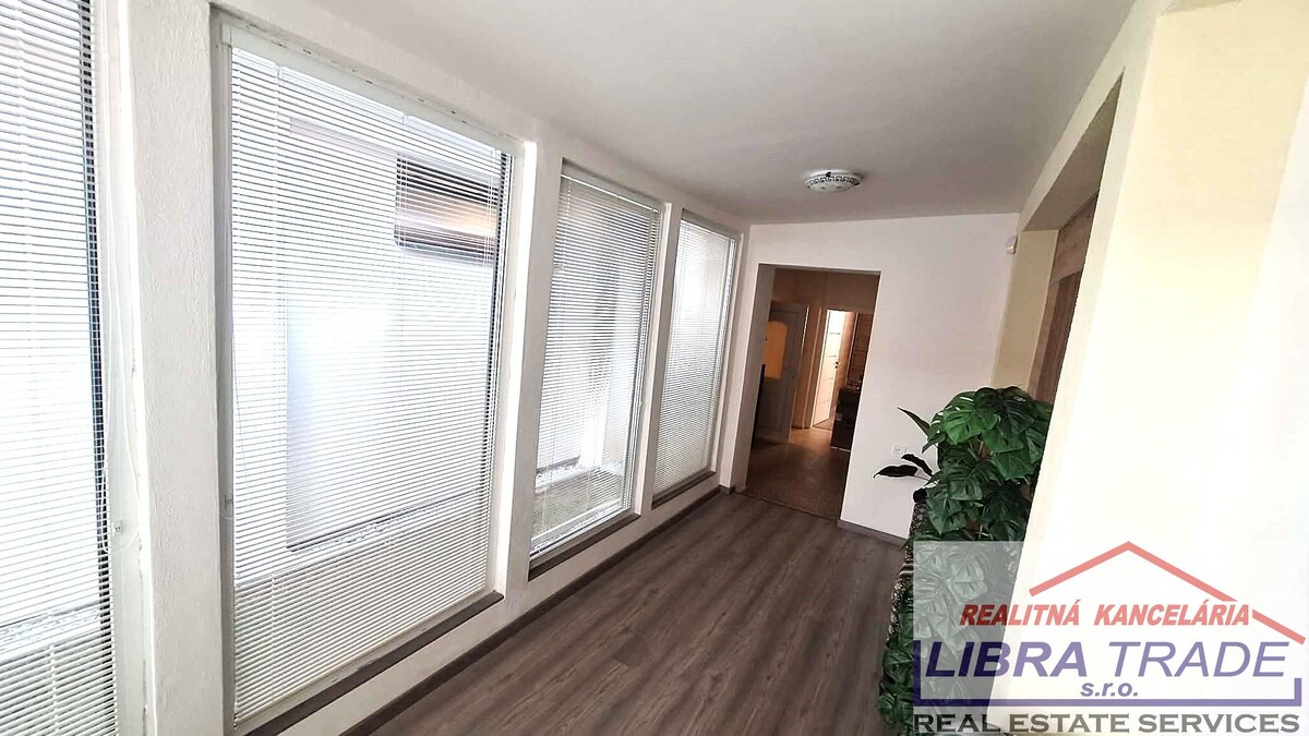 PREDAJ - Kompletne prerobený 4 izbový rodinný dom v CENTRE Komárna pamiatková zóna VÝHODNÝ KÚPA!  — foto 7