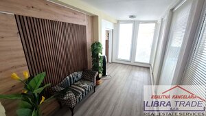 PREDAJ - Kompletne prerobený 4 izbový rodinný dom v CENTRE Komárna pamiatková zóna VÝHODNÝ KÚPA!  — foto 8