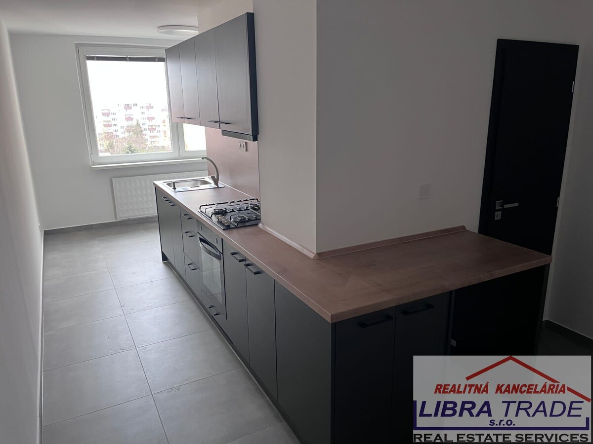 Prenájom - 3-izbový kompletne zrekonštruovaný byt  v Nových Zámkoch ul. Nábrežná — foto 2