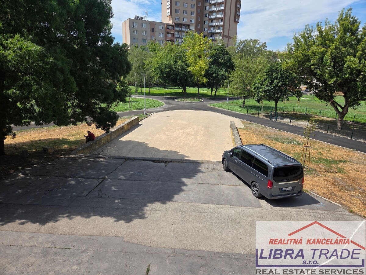 Obchodné priestory na predaj v Nových Zámkoch. — foto 6