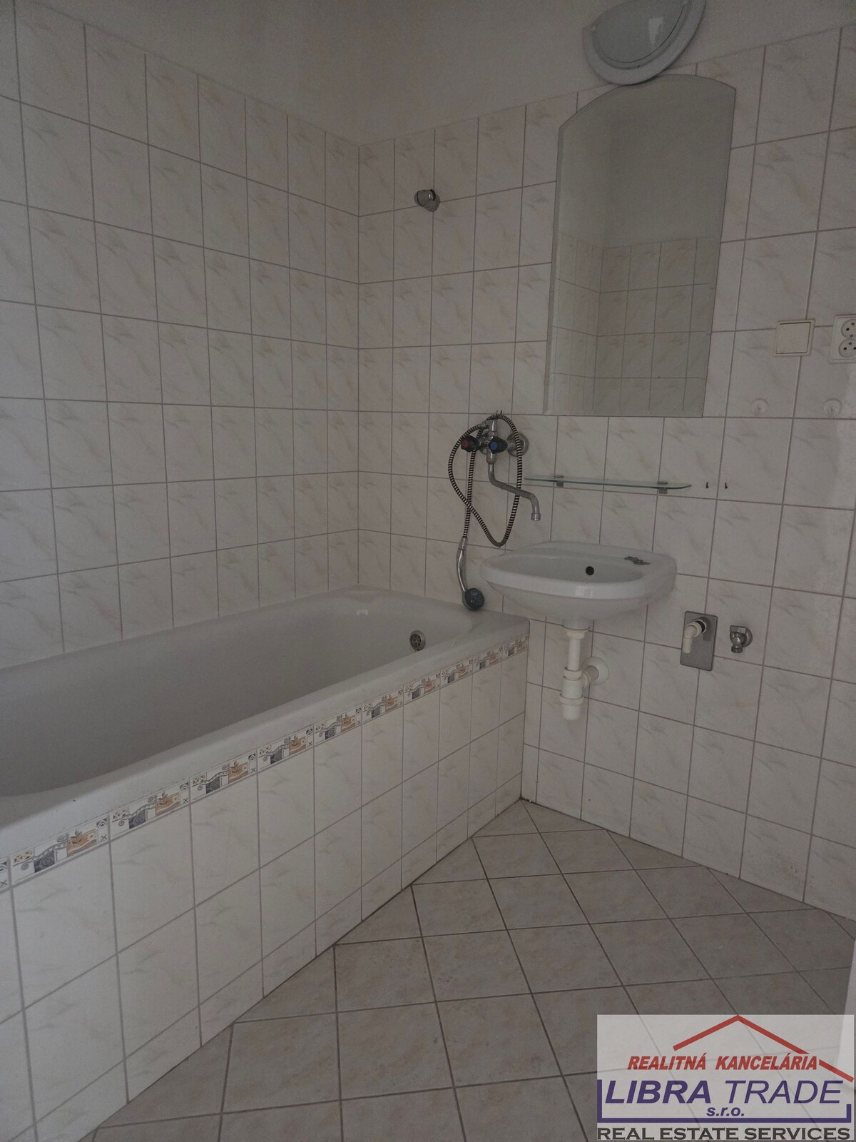 2 izbový byt na predaj v Nových Zámkoch. — foto 2
