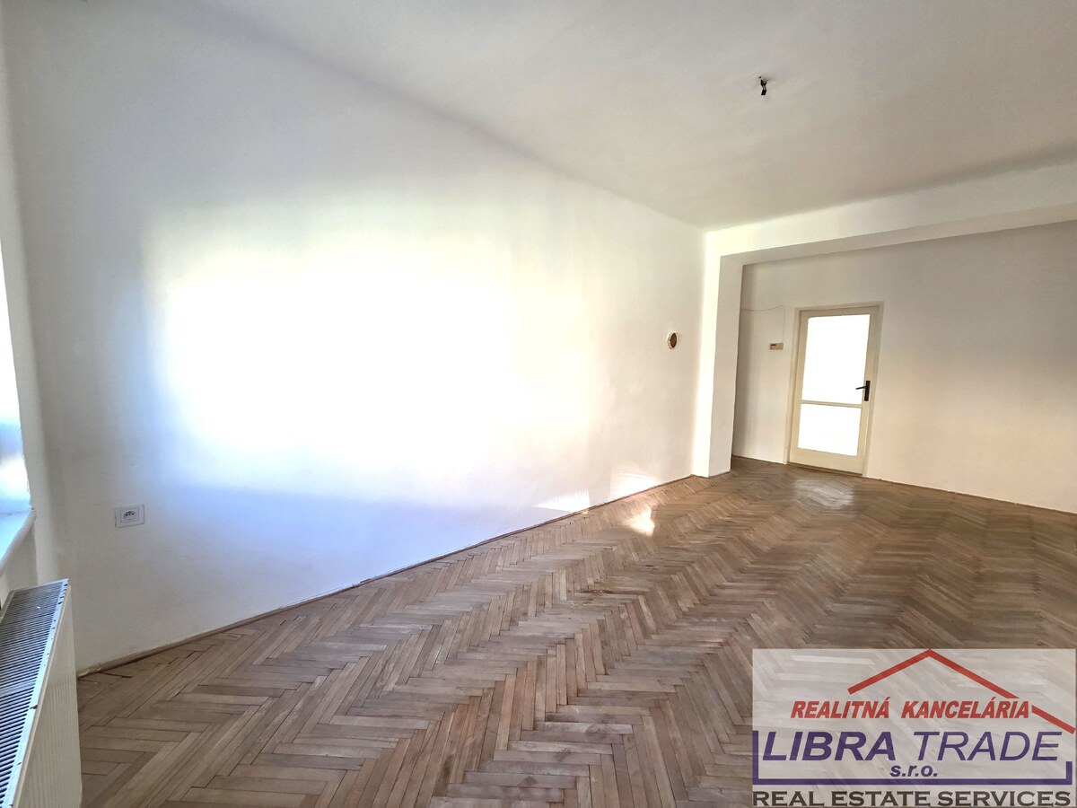 2 izbový byt v centre Nových Zámkov. — foto 6