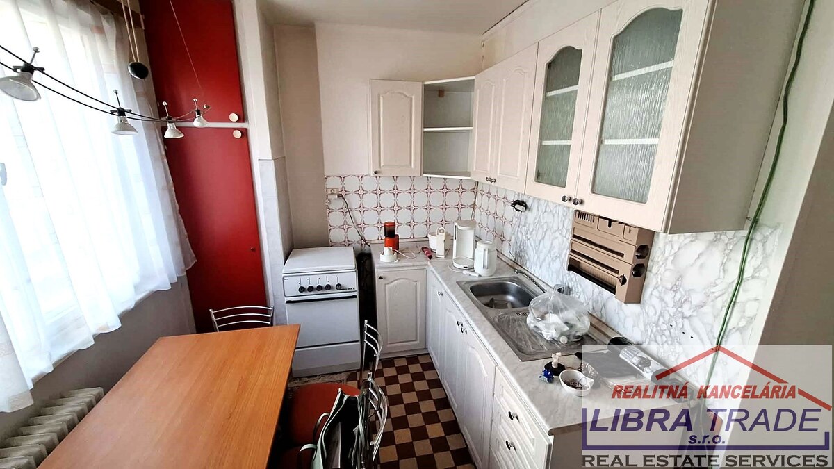 PREDAJ - 2 izbového bytu s loggiou na Gazdovskej ulici v Komárne 