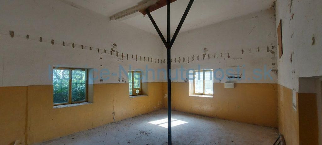 Objekt vhodný na rekonštrukciu pre 2-3 byty spolu cca 250 m2 Sečovce — foto 5