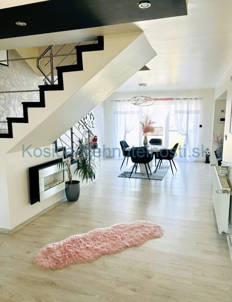 Poschodový 4izb. RD 180 m2, 453 m2 pozemok Trebišov — foto 4