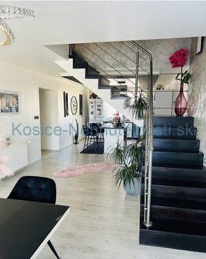 Poschodový 4izb. RD 180 m2, 453 m2 pozemok Trebišov — foto 11