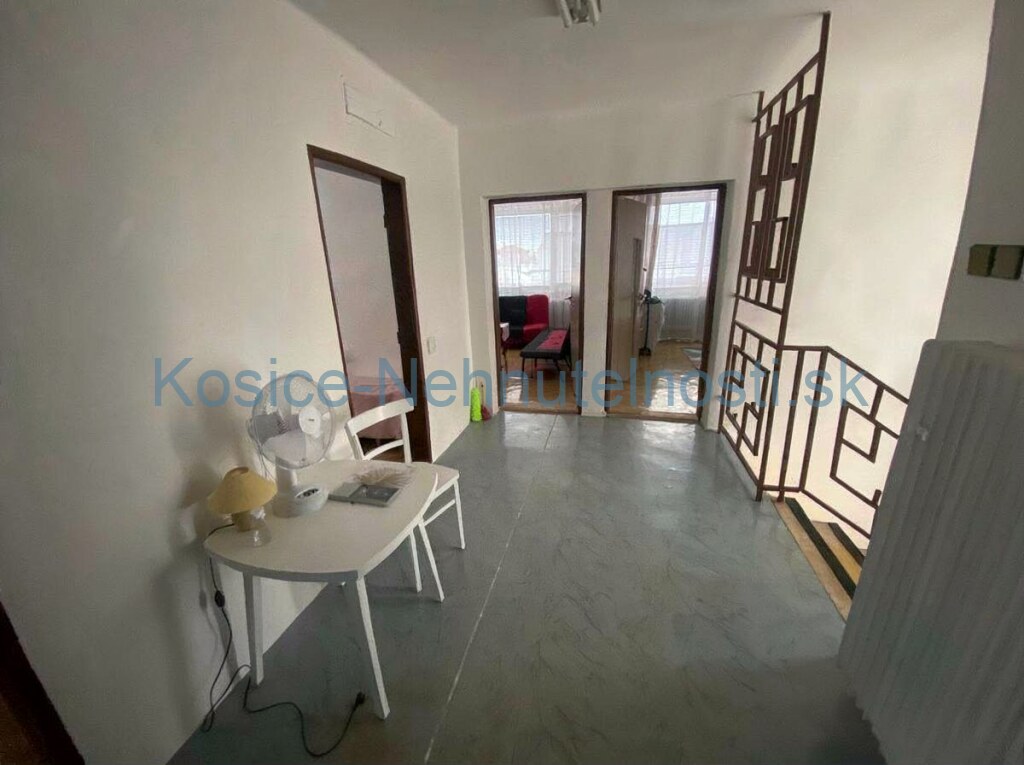 8-izb. RD 300m2, 742m2 poz. + garáž + dielňa + altánok, Trebišov — foto 11
