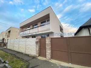 8-izb. RD 300m2, 742m2 poz. + garáž + dielňa + altánok, Trebišov — foto 1