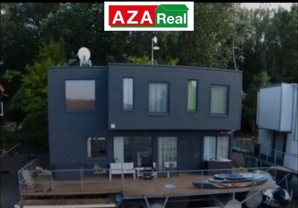 PREDÁME štýlový hausbót na Petržalskej hrádzi