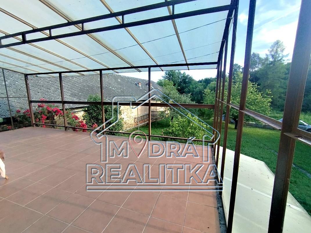 Výnimočná usadlosť s rodinným domom a štýlovými hospodárskymi stavbami v Košarovciach — foto 8