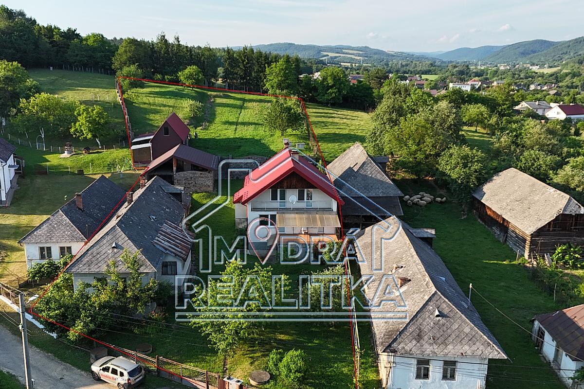Výnimočná usadlosť s rodinným domom a štýlovými hospodárskymi stavbami v Košarovciach — foto 14