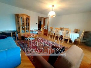 Výnimočná usadlosť s rodinným domom a štýlovými hospodárskymi stavbami v Košarovciach — foto 7