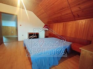 Výnimočná usadlosť s rodinným domom a štýlovými hospodárskymi stavbami v Košarovciach — foto 12