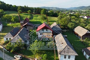 Výnimočná usadlosť s rodinným domom a štýlovými hospodárskymi stavbami v Košarovciach — foto 14