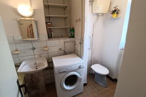 NA PREDAJ: 2-izbový byt s balkónom na Sídlisku I – ideálny na rekonštrukciu — foto 8