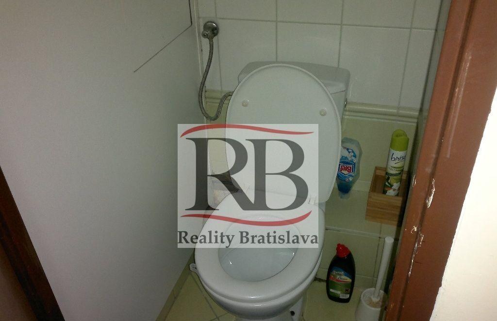 3-izbový byt, Svidnícka, Bratislava II — foto 4