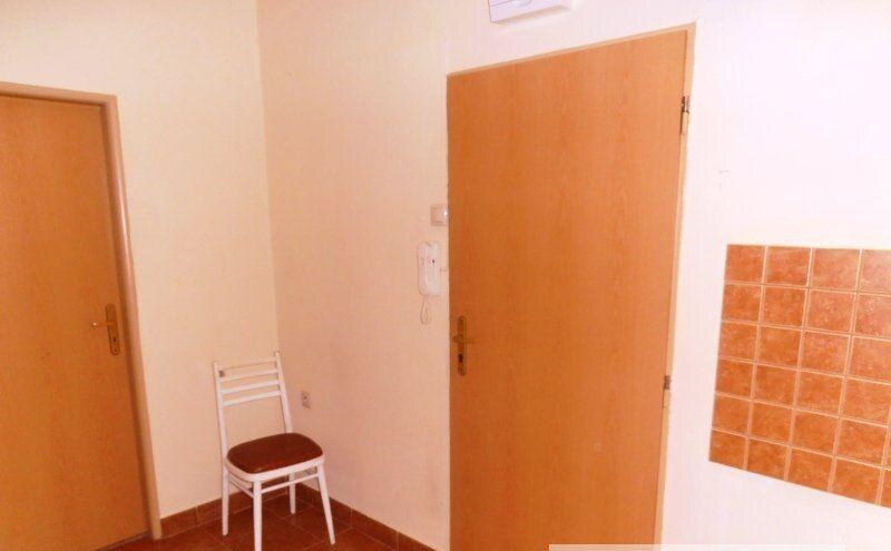 X reality/ 2 – Izbový tehlový byt, 35 m2, pod sokolice — foto 4