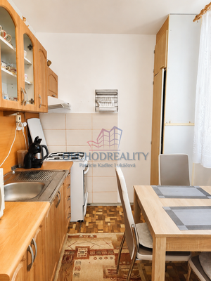 1 - izbový byt s balkónom vo Veľkých Kapušanoch — foto 3