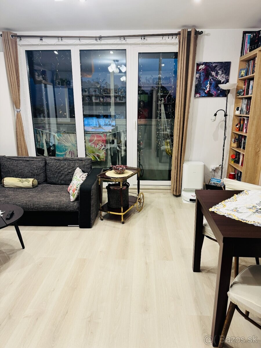 Kompletne zrekonštruovaný 3 - izbový byt s lodžiou — foto 2