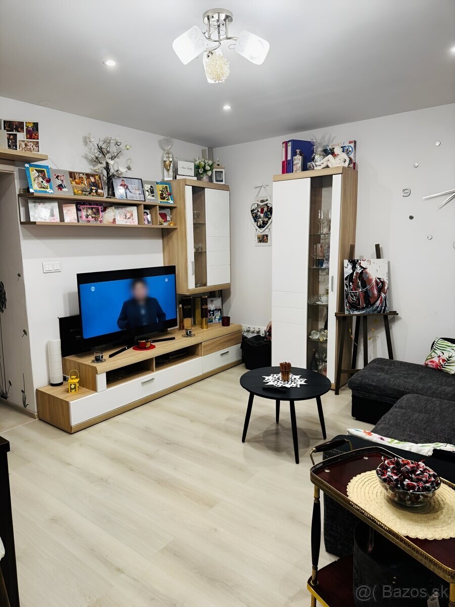 Kompletne zrekonštruovaný 3 - izbový byt s lodžiou — foto 3