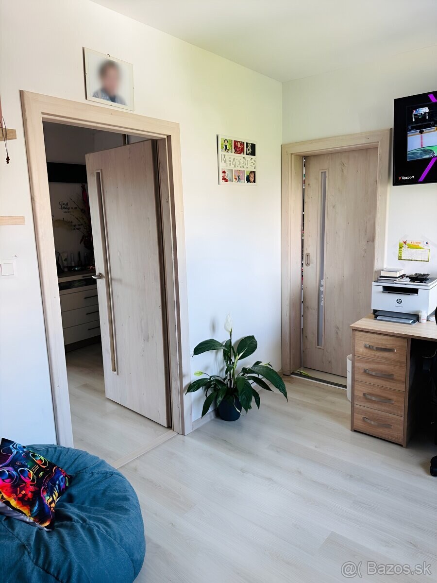 Kompletne zrekonštruovaný 3 - izbový byt s lodžiou — foto 6