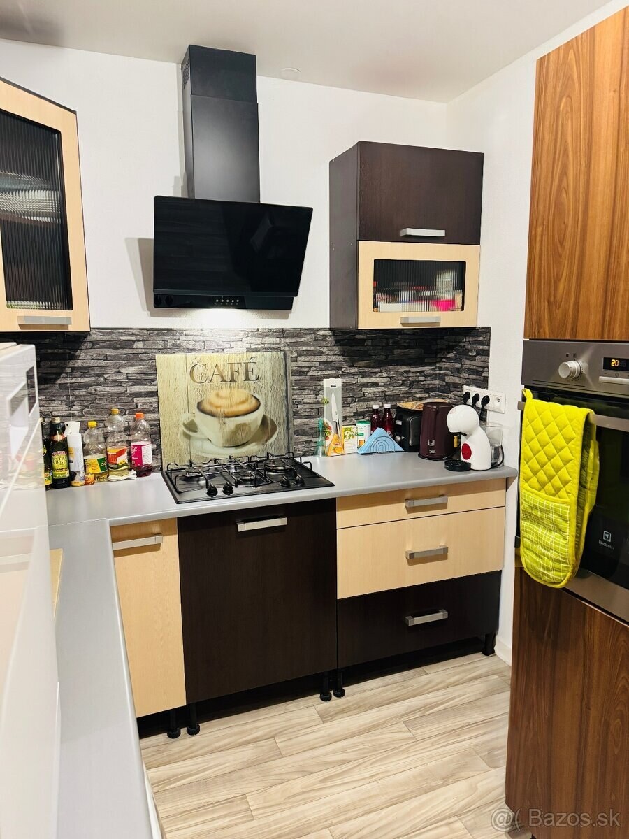Kompletne zrekonštruovaný 3 - izbový byt s lodžiou — foto 11