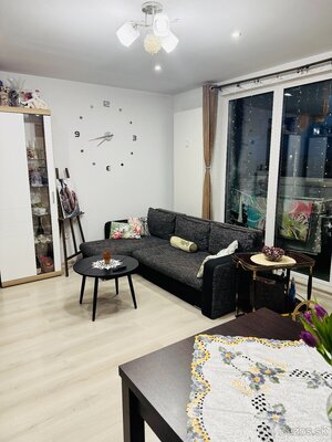 Kompletne zrekonštruovaný 3 - izbový byt s lodžiou — foto 1