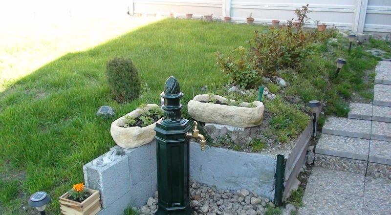 Rekreačná záhrada s bazénom a chatkou — foto 4