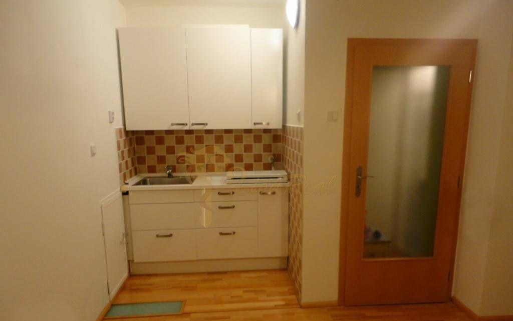 Garzonka s balkónom, Dúbravka — foto 4