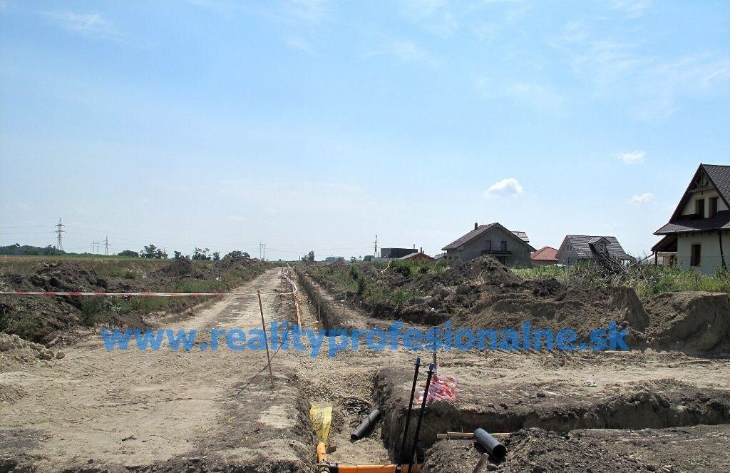 Pozemok 575 m2, Hrubý Šúr, predaj slnečného pozemku — foto 3