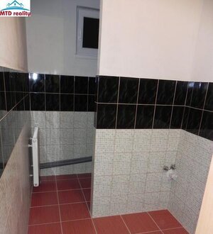 Na prenájom veľké obchodné priestory v centre Popradu — foto 2