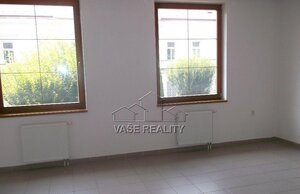 Ponúkame Vám na predaj polyfunkčný objekt, kancelárie, byt a spoločné priestory, — foto 3
