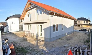 NOVÁ CENA Rodinný dom s garážou v Pezinku - NOVOSTAVBA — foto 1