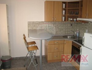 2-izb. byt v centre, rekonštrukcia, so zariadením — foto 1