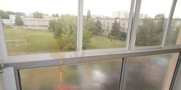 3-izb. Galaktická, vyhľadávaná časť Ružinova s výhľadom na Kamzík