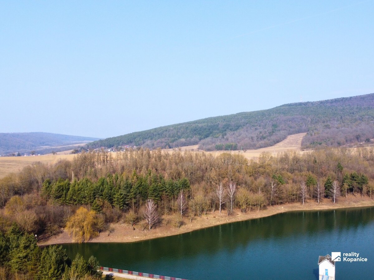 Pozemok priamo pri priehrade Brezová pod Bradlom