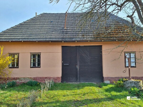 Veľký vidiecky dom s rozľahlým pozemkom Kostolné
