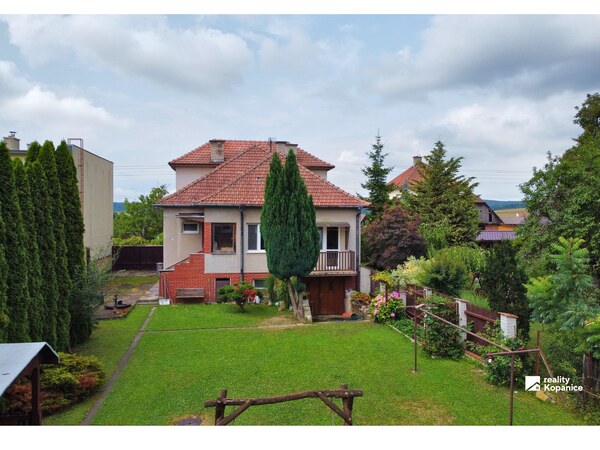 Veľký dvojgeneračný rodinný dom Stará Turá