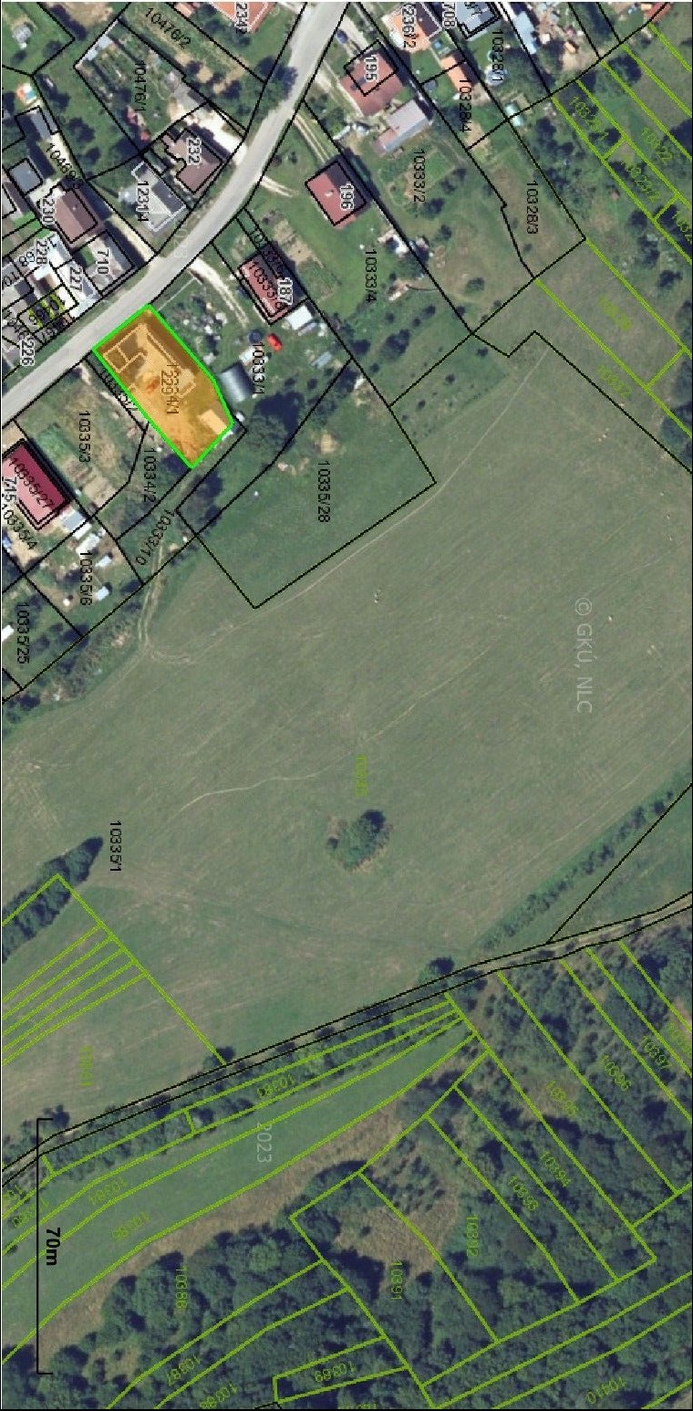 Pozemok 1600m2  so  starším rodinným domom v obci Nová Bošáca