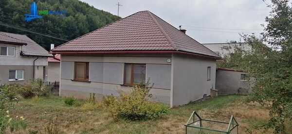Rodinný dom v obci Poniky na rovinatom pozemku 705 m²