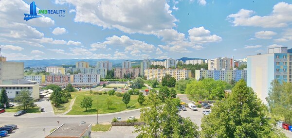Na predaj priestranný 1-izbový byt po kompletnej rekonštrukcii s loggiou – Banská Bystrica, Sásová