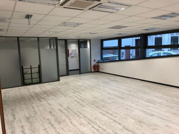 Moderné obchodné/kancelárske priestory 100 m² so 4 parkovacími miestami – Smrečianska 22, Bratislava-Nové Mesto
